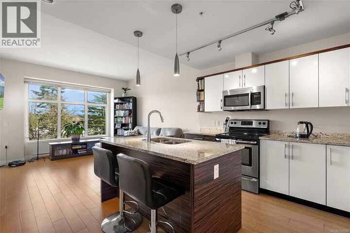 Property Photo:  4040 Borden Street 405  BC V8X 2E9 