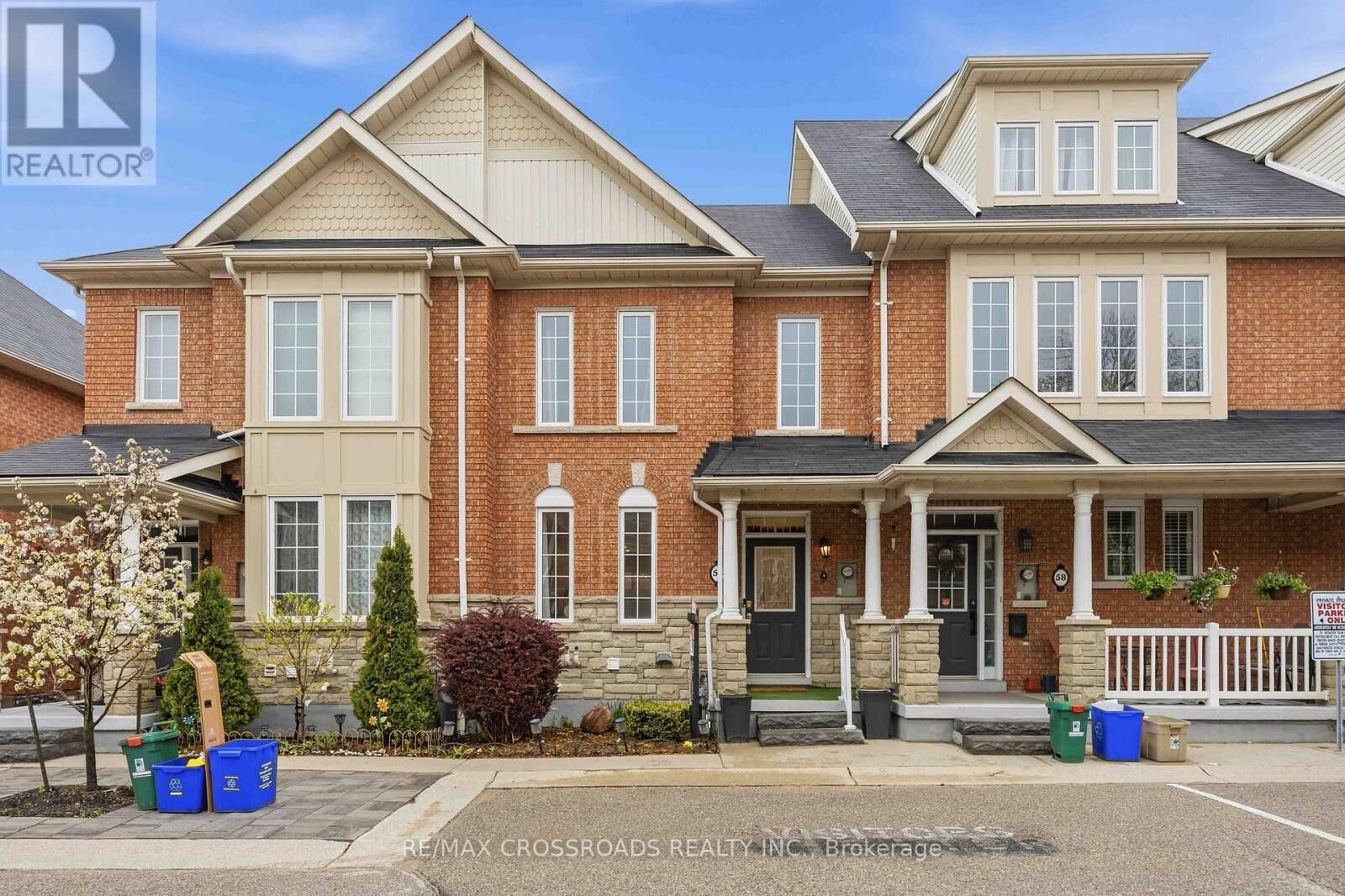 Photo de la propriété:  56 Torr Lane  ON L1S 7M9 