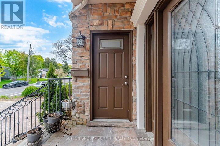 Property Photo:  12 Pioneer Drive  ON L5M 1G9 