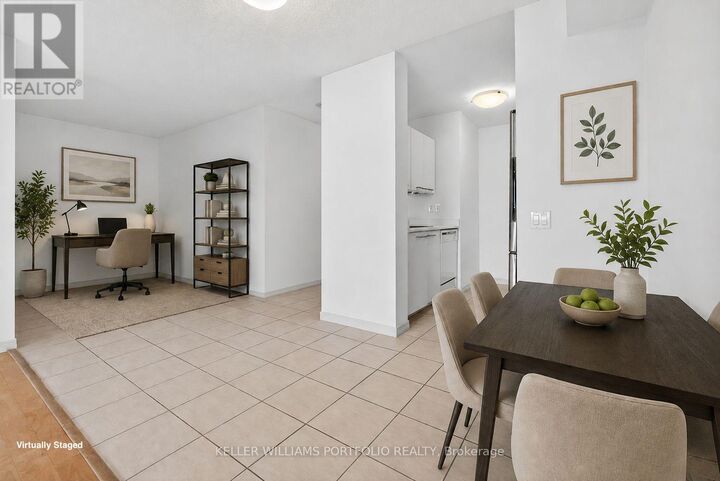 Property Photo:  61 Heintzman Street 819  ON M6P 5A2 