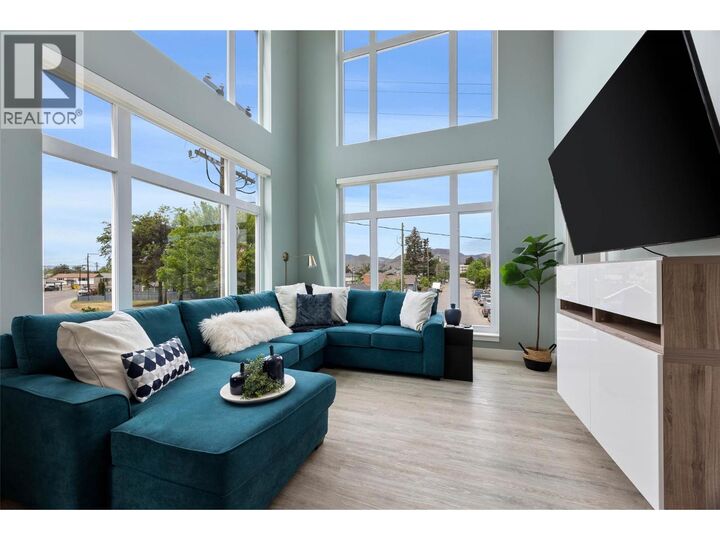 Property Photo:  107 Yew Street 201  BC V2B 3H5 