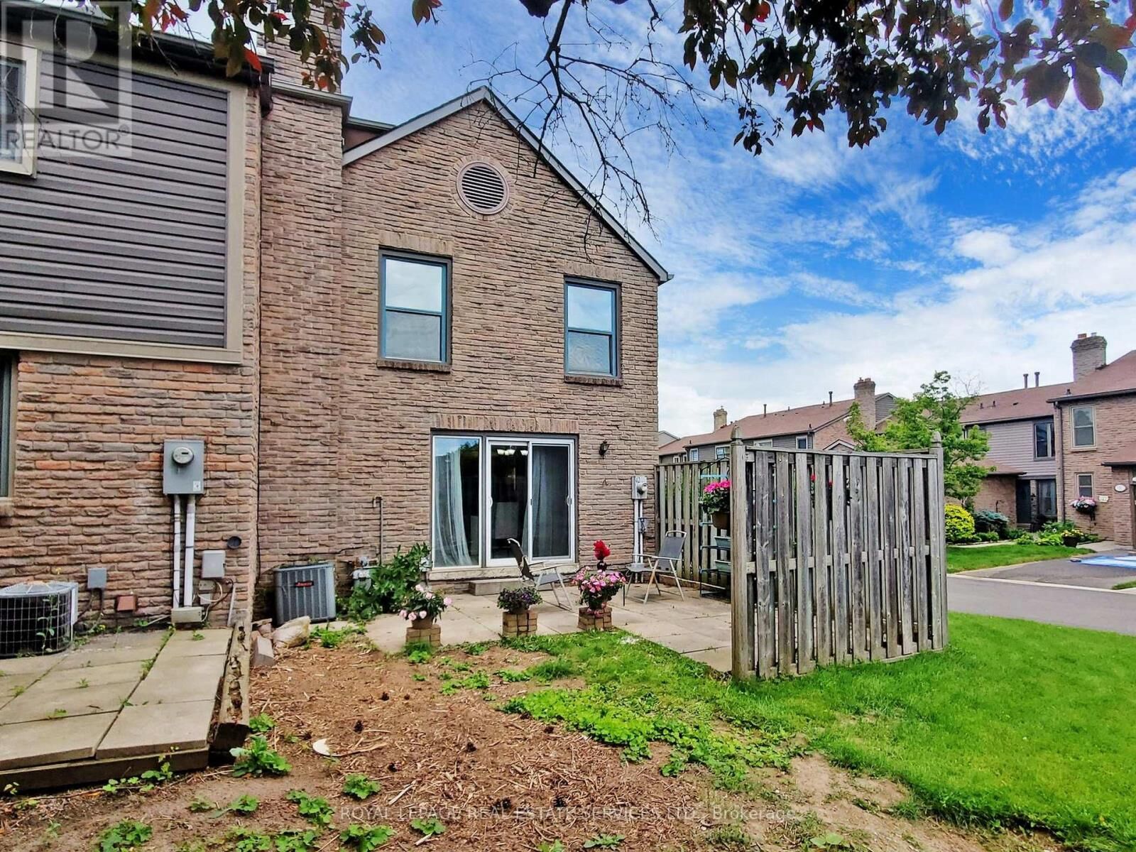 Property Photo:  4111 Arbour Green Drive 42  ON L5L 2Z2 