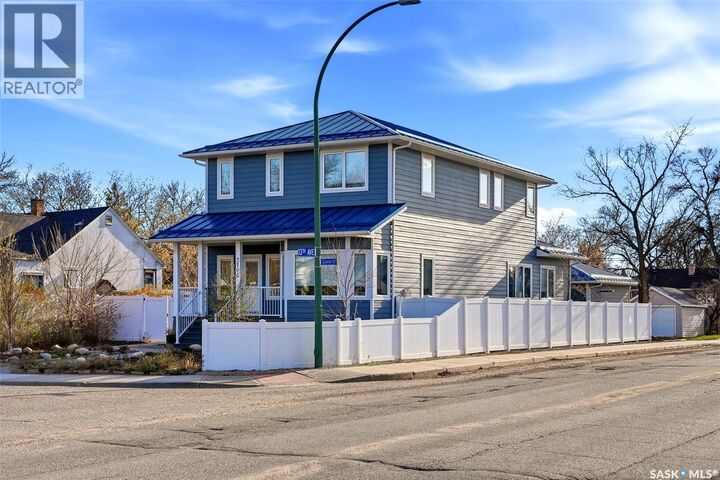 Property Photo:  2100 Queen Street  SK S4T 4C3 
