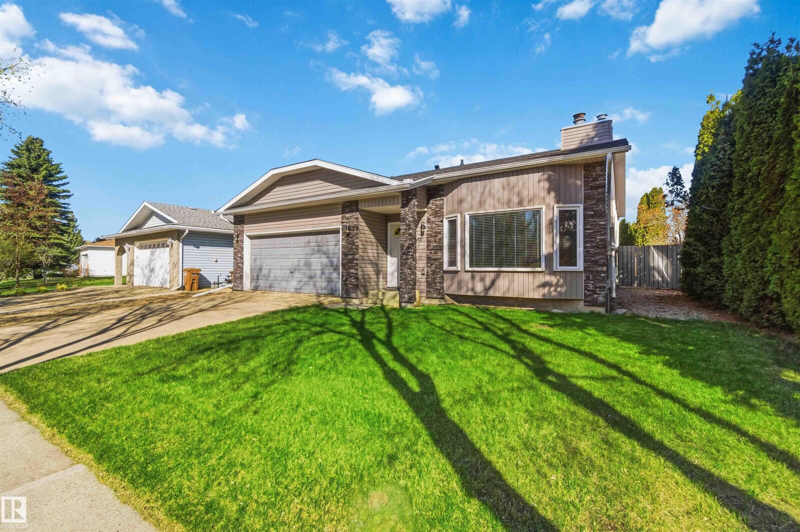 Property Photo:  42 Patterson Cr  AB T8N 4T9 