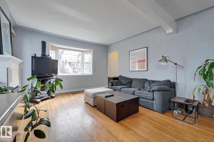 Property Photo:  10038 88 Avenue NW  AB T6E 2R7 