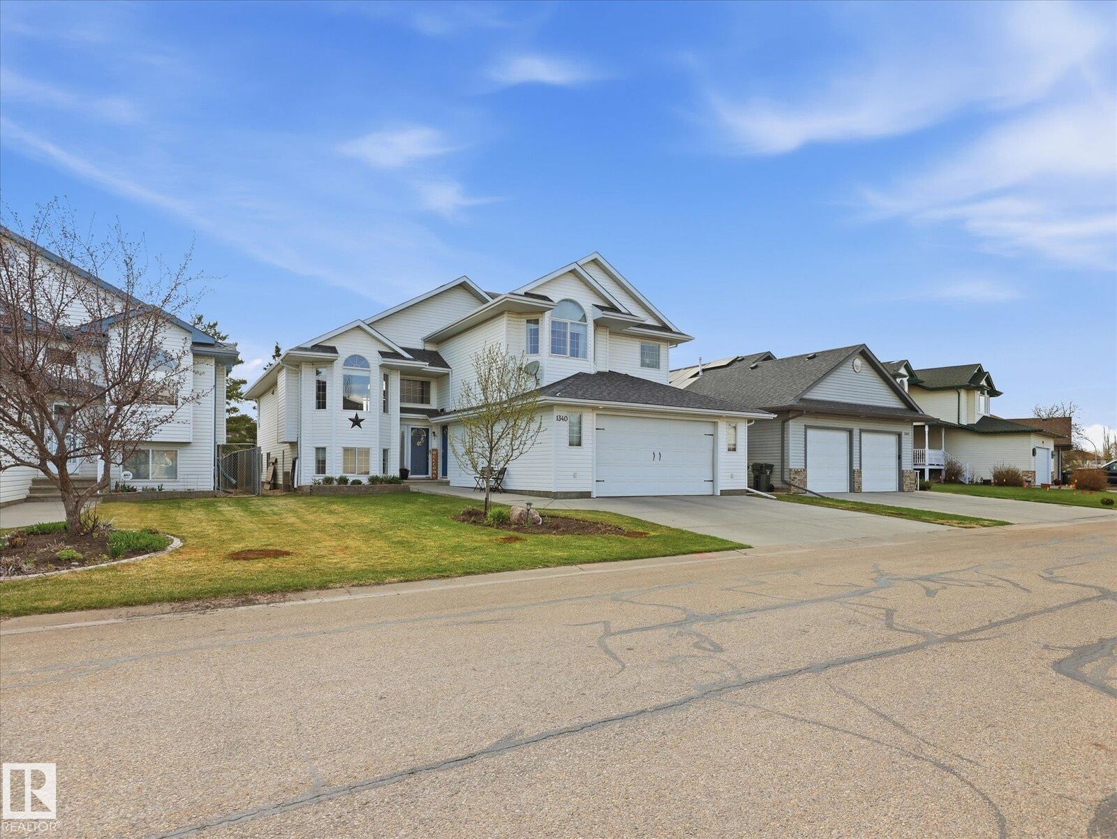 Property Photo:  1340 Oakland Crescent  AB T9G 2E5 