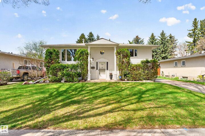 Property Photo:  70 Flagstone Crescent  AB T8N 1R3 
