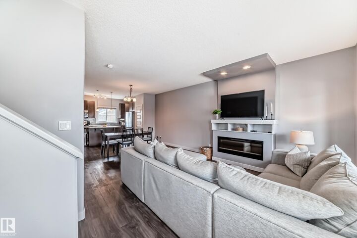 Property Photo:  6919 Cardinal Wynd SW  AB T6W 2Y3 
