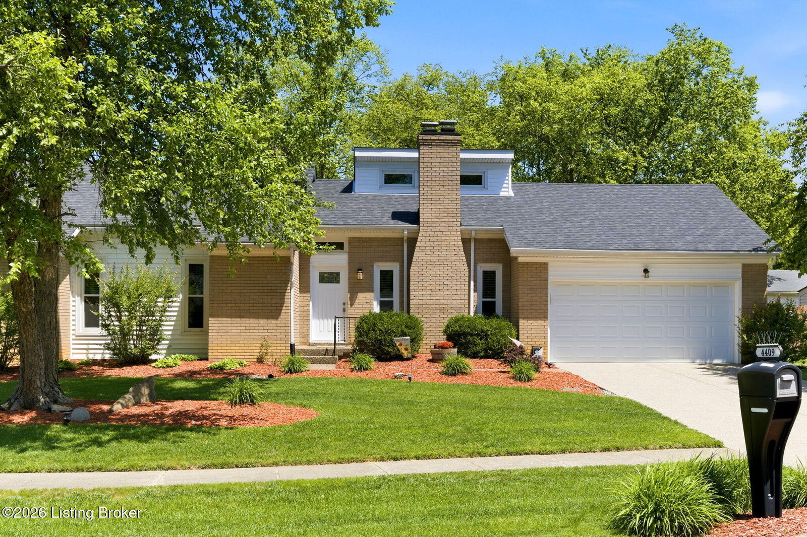 Property Photo:  4409 Green Pine Dr  KY 40220 