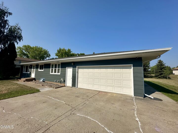 Property Photo: 503 Sayler Street ND 58576