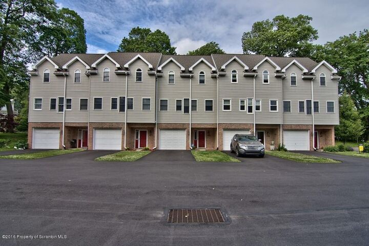 Property Photo:  