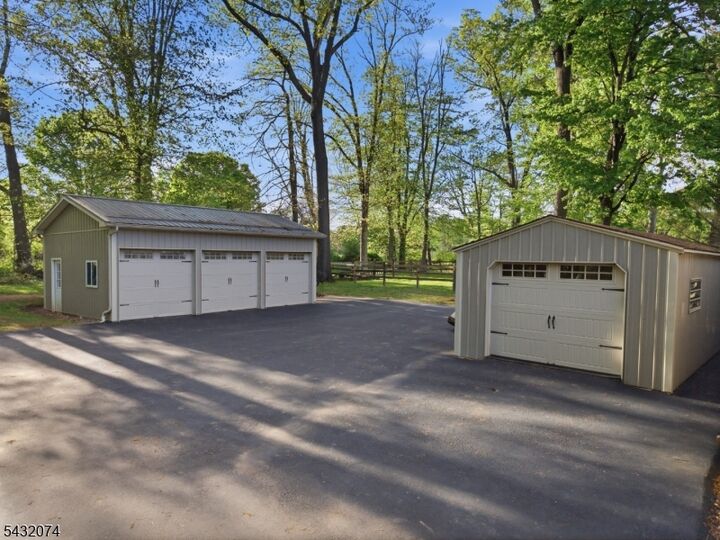 Property Photo:  10 Tara Way  NJ 08867 