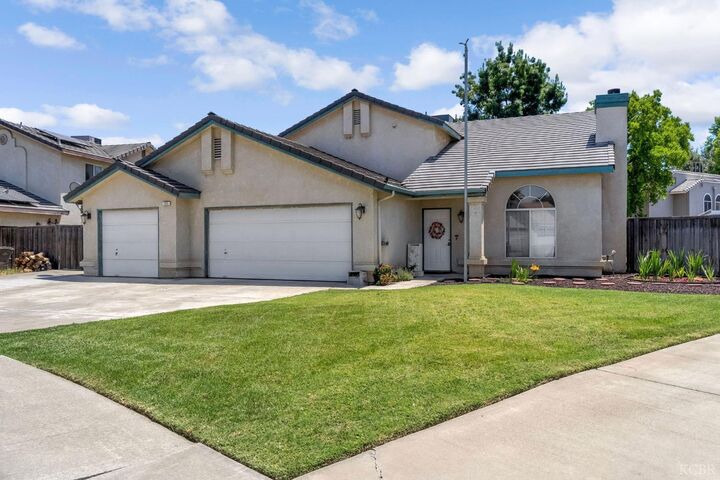 Property Photo:  717 E Spring Lane  CA 93245 