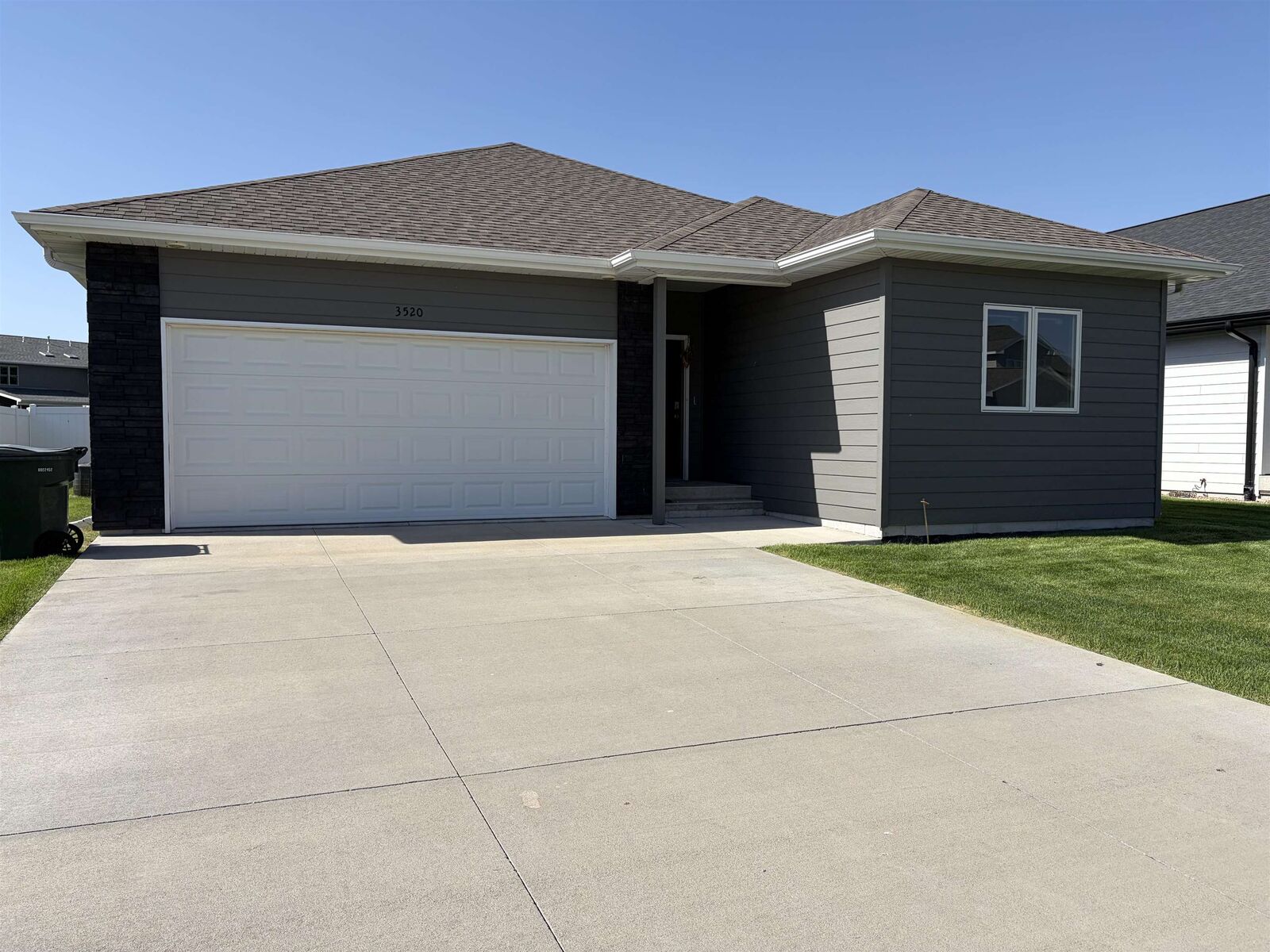 Property Photo: 3520 Hummingbird NE 69101