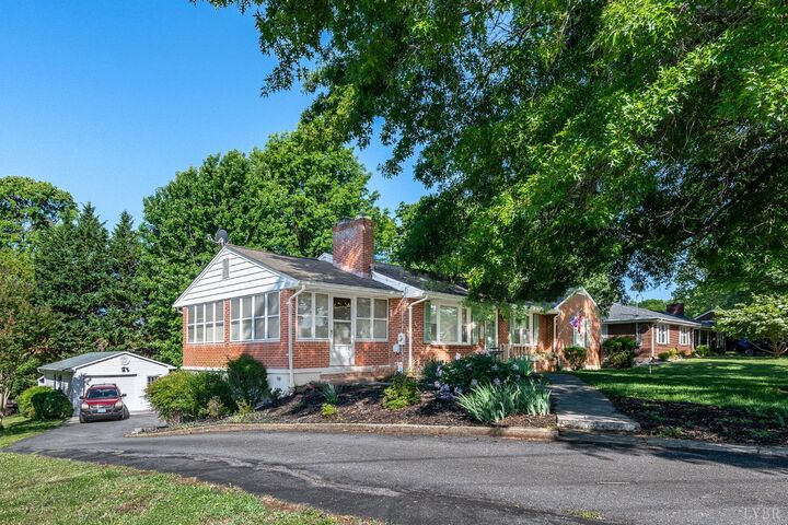 Property Photo:  1533 Oakwood Street  VA 24523 