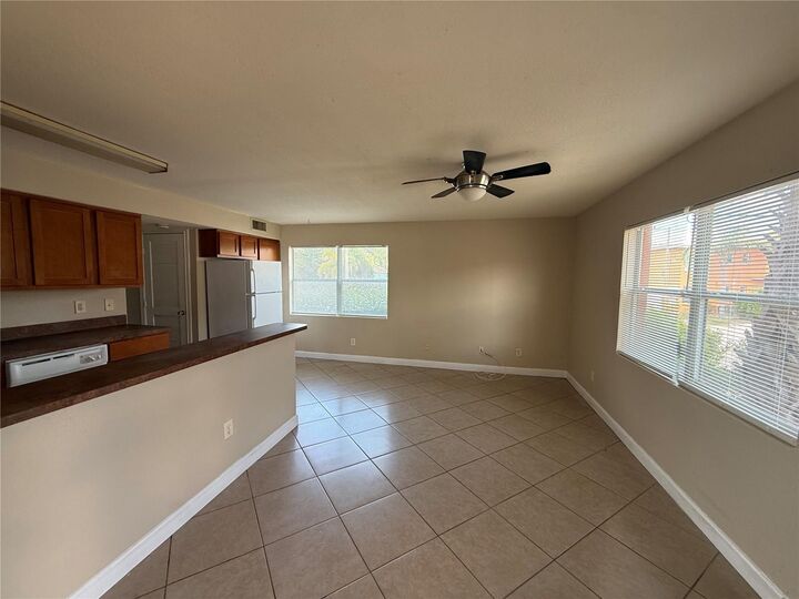 Property Photo:  117 N Evergreen Avenue 105  FL 33755 