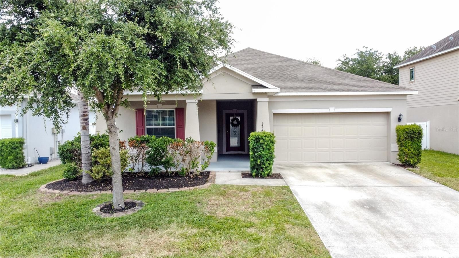 Property Photo:  174 Cambria Grove Circle  FL 33837 