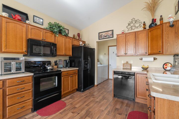 Property Photo: 202 Meadow Ct 14 WI 53115