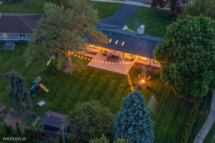 Property Photo: 302 Goodridge Terrace IL 60172