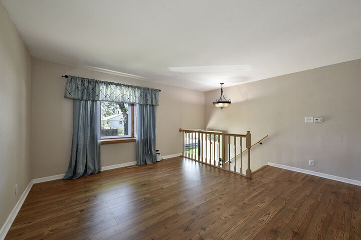 Property Photo:  913 Vine Street  IL 60107 