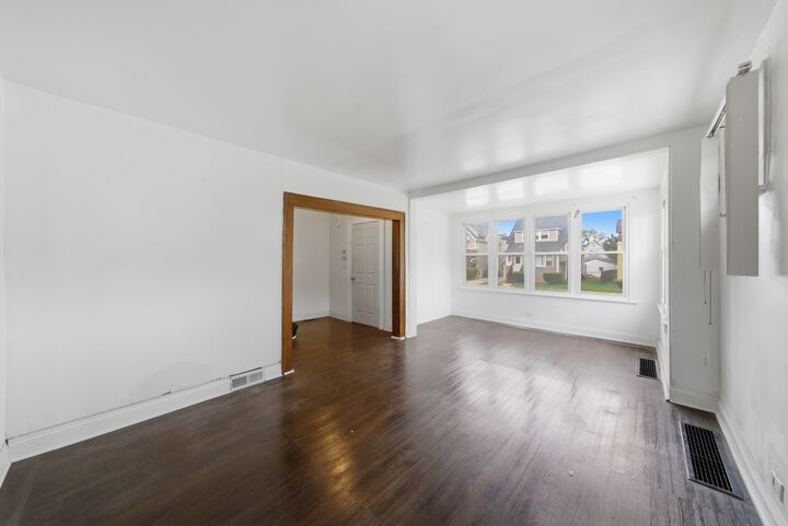 Property Photo:  814 S 11th Avenue  IL 60153 