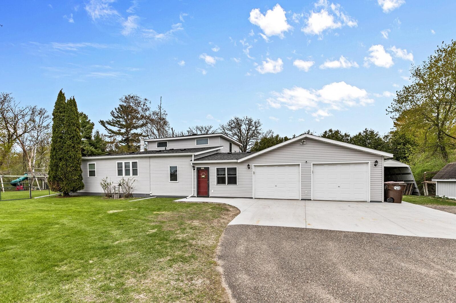 Property Photo:  305 Main Avenue N  MN 55006 