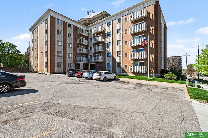 Property Photo:  500 S 37th Street 401  NE 68105 