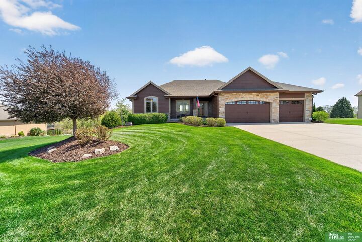 Property Photo:  827 Wedgewood Court  NE 68048 