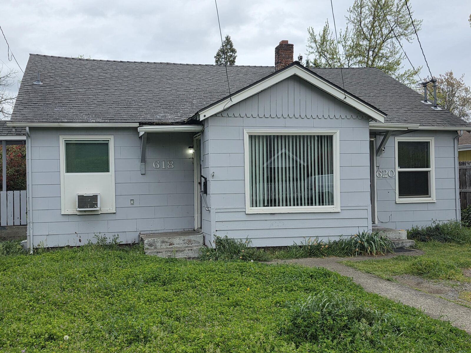 Property Photo:  618 SE M Street  OR 97526 