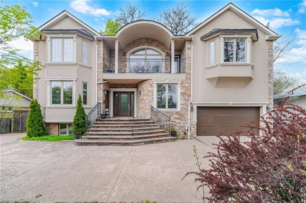 Property Photo:  12 Pioneer Drive  ON L5M 1G9 