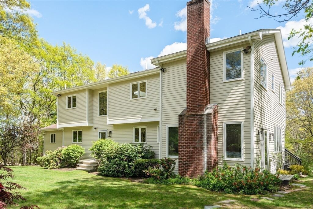 Property Photo:  9 Arrowhead Ln  MA 02038 