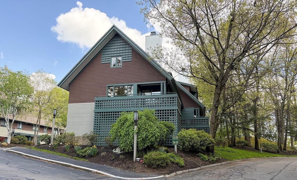 Property Photo:  1175 Chestnut Street 12  MA 02464 