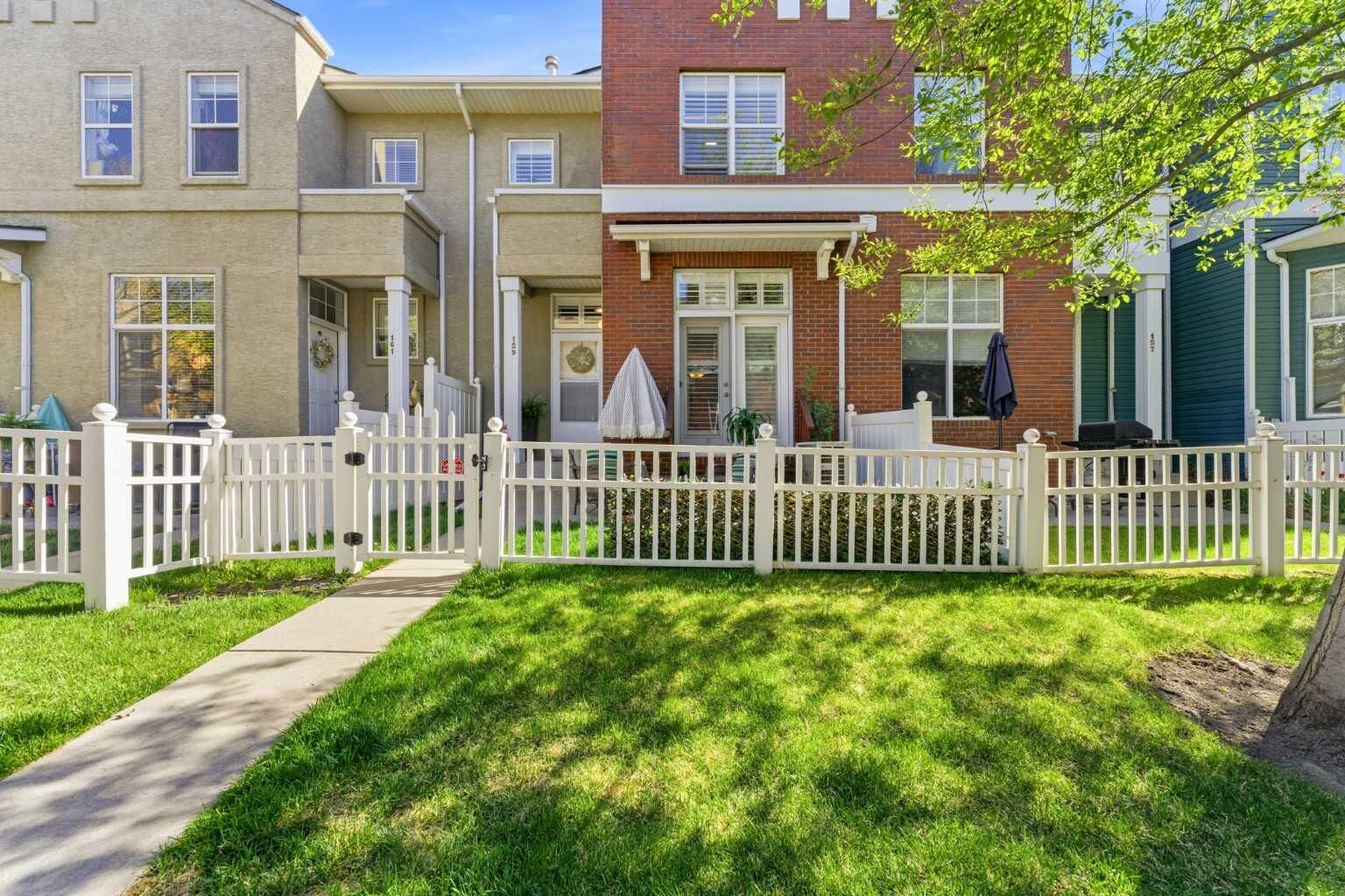 Property Photo:  159 McKenzie Towne Gate SE  AB T2Z 4G2 