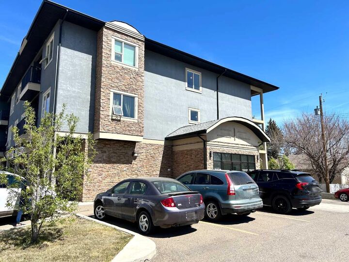 Property Photo:  330 2 Street W 17  AB T1R 0E9 