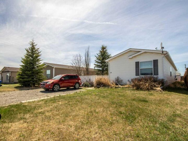 Property Photo:  19 Noblefern Way  AB T0M 1X0 