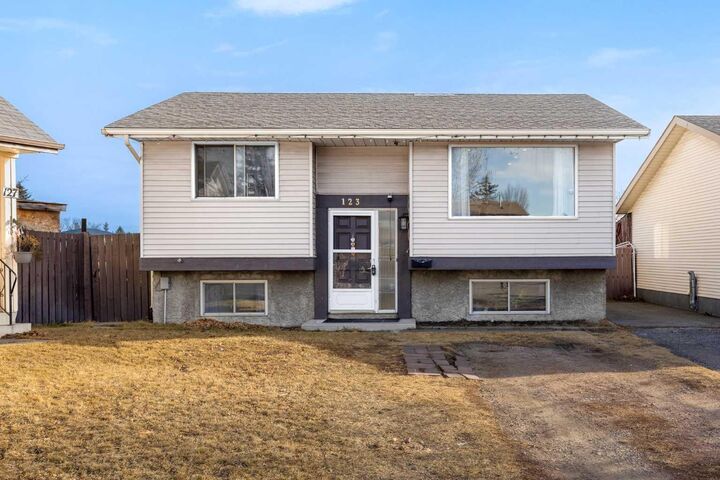 123 Radley Place SE — photo 1