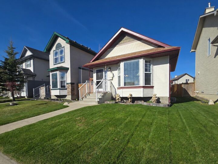 Property Photo:  280 Cramond Close SE  AB T3M 1B9 
