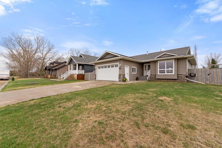 Property Photo:  5905 53 Avenue  AB T0C 2L2 