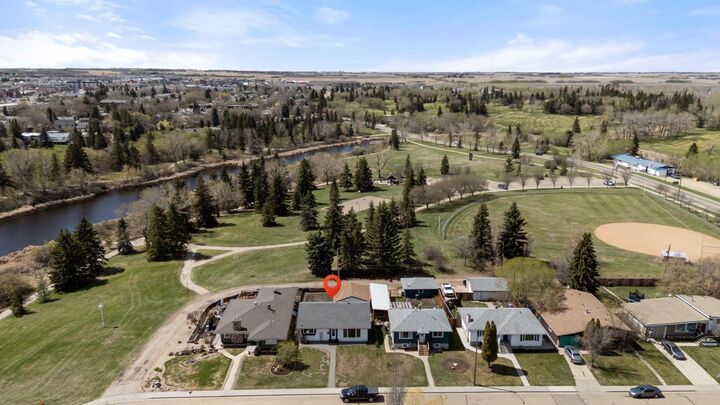 Property Photo:  4904 58 Street  AB T4V 2G4 