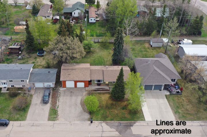 Property Photo:  1108 6 Avenue  AB T0H 0C0 