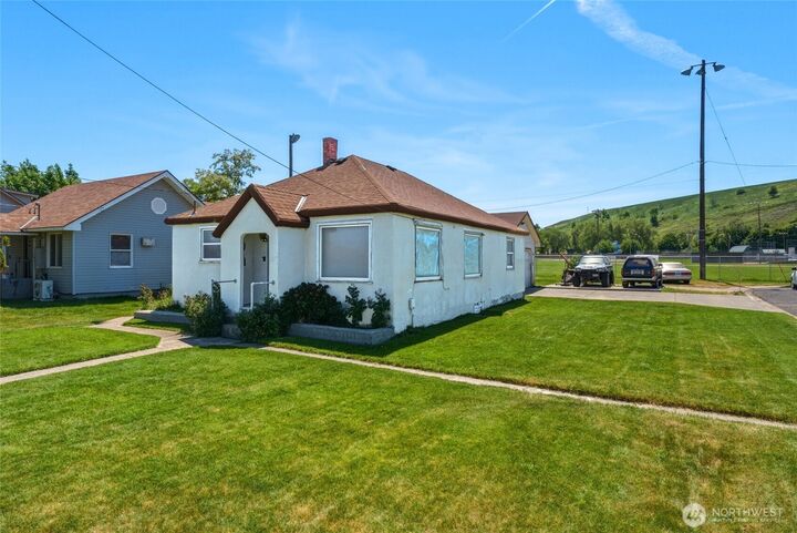 Property Photo: 129 Catherine Avenue OR 97862