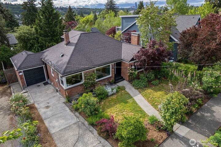 Property Photo:  3811  39th Avenue S  WA 98118 