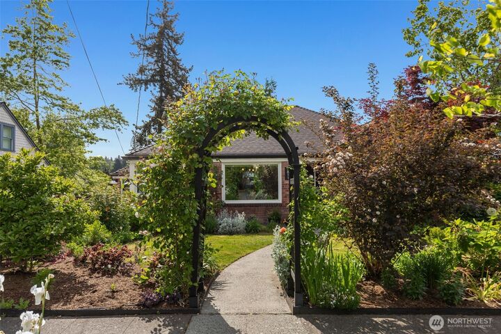 Property Photo:  3811  39th Avenue S  WA 98118 