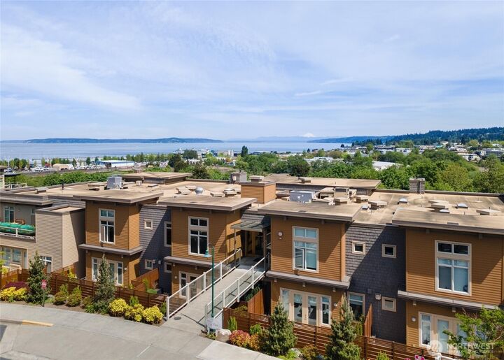 Property Photo:  71  Pine Street 201  WA 98020 