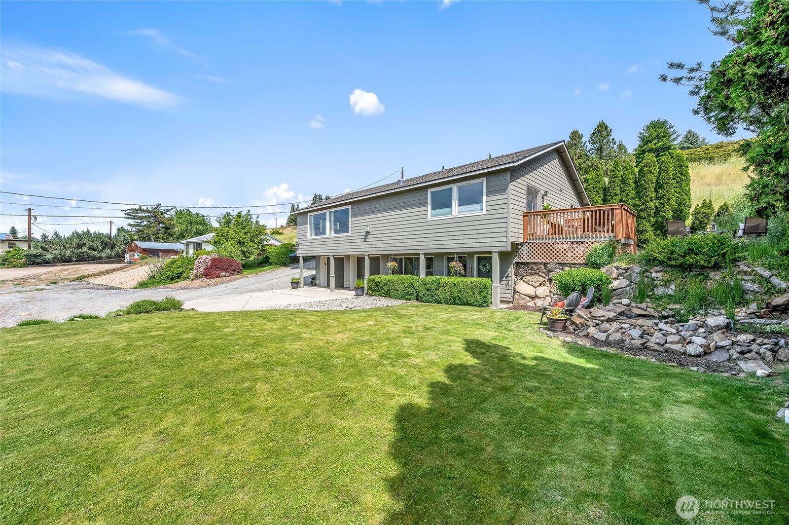 Property Photo:  316  Easy Street  WA 98801 