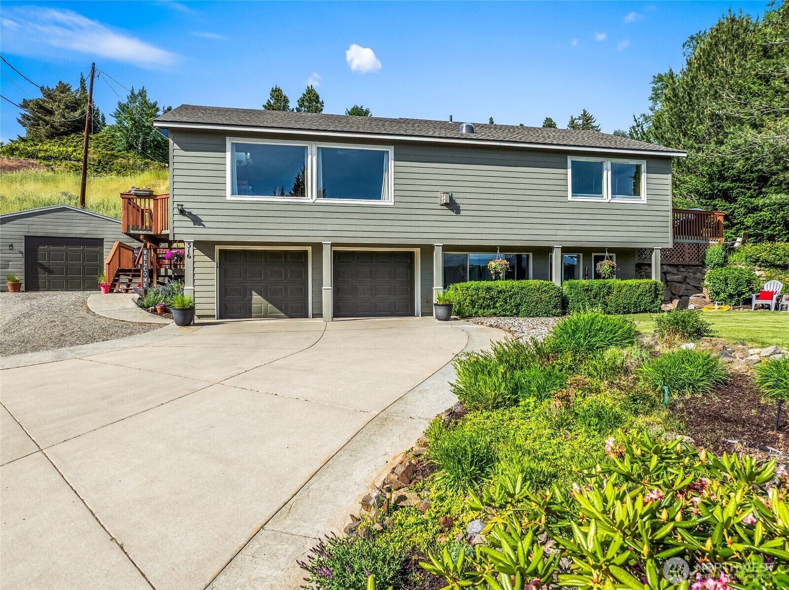 Property Photo: 316 Easy Street WA 98801