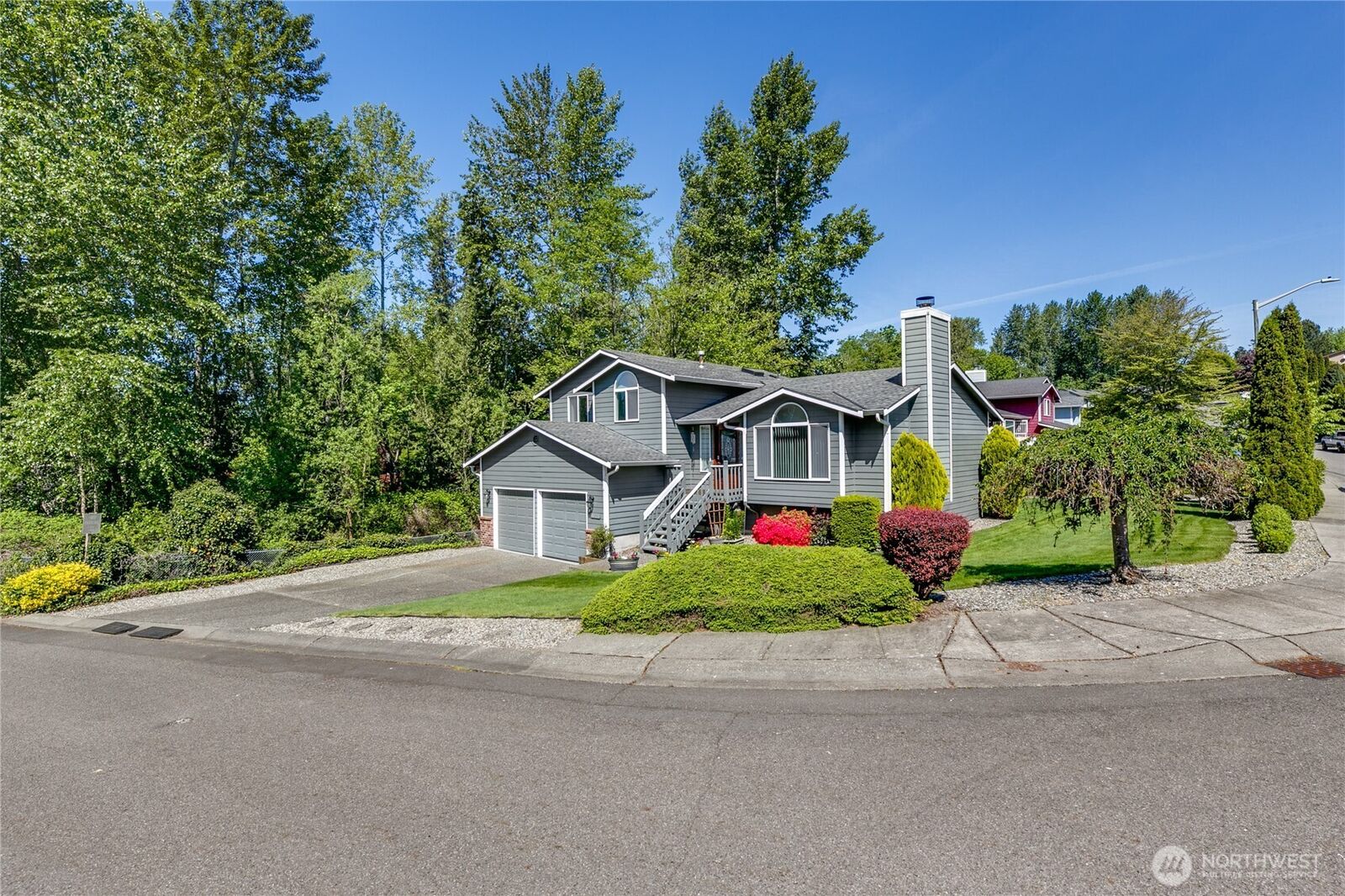 Property Photo:  8925  19th Place SE  WA 98258 