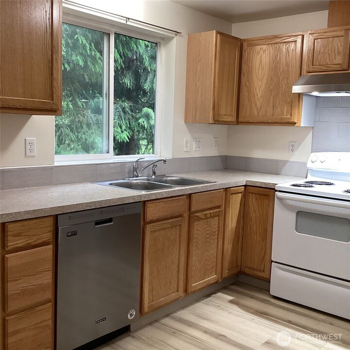 Property Photo: 1826 98th Place SW B WA 98204