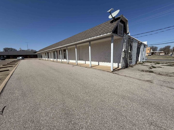 Property Photo: 123 N Bluff KS 67002