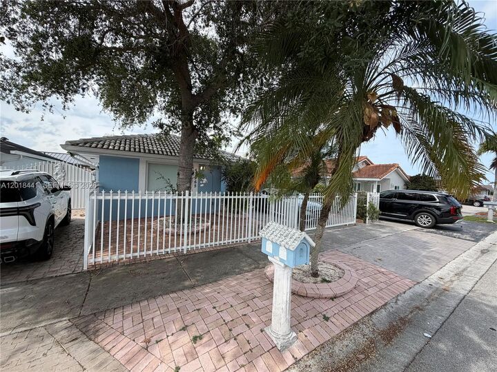 Property Photo:  13965 SW 10th St  FL 33184 